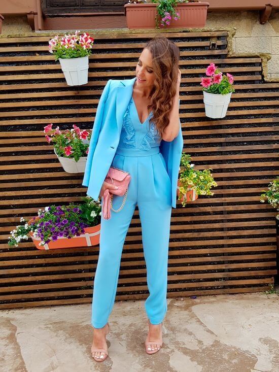 Outfit-con-pantalon-celeste