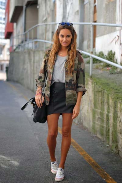 pollera-cuero-3-outfit-con-zapatillas