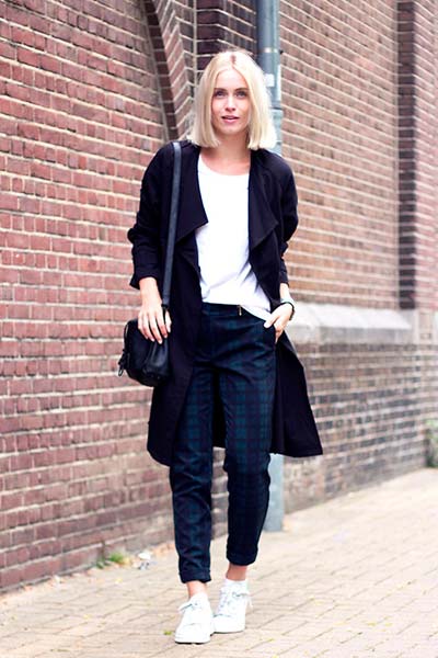 looks con pantalon de vestir y zapatillas