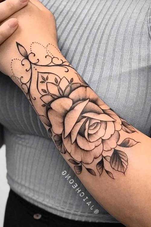 tatuaje-para-mujer-en-el-brazo-rosas