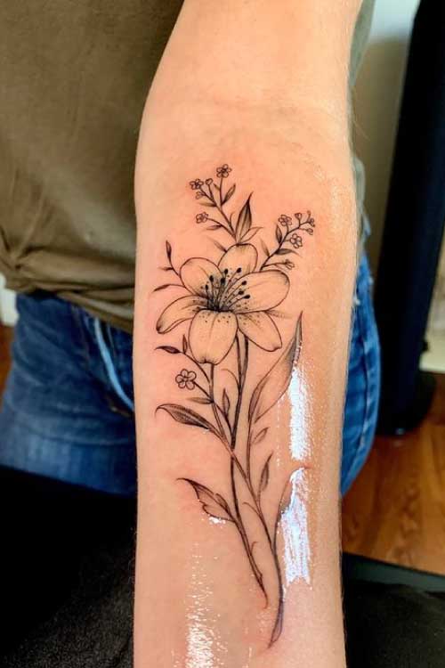 tatuajes-en-el-brazo-para-mujer-pequeno-flor