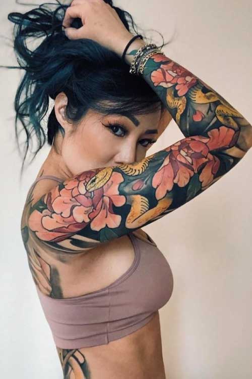 tatuajes-mujer-en-el-brazo-entero-a-color-